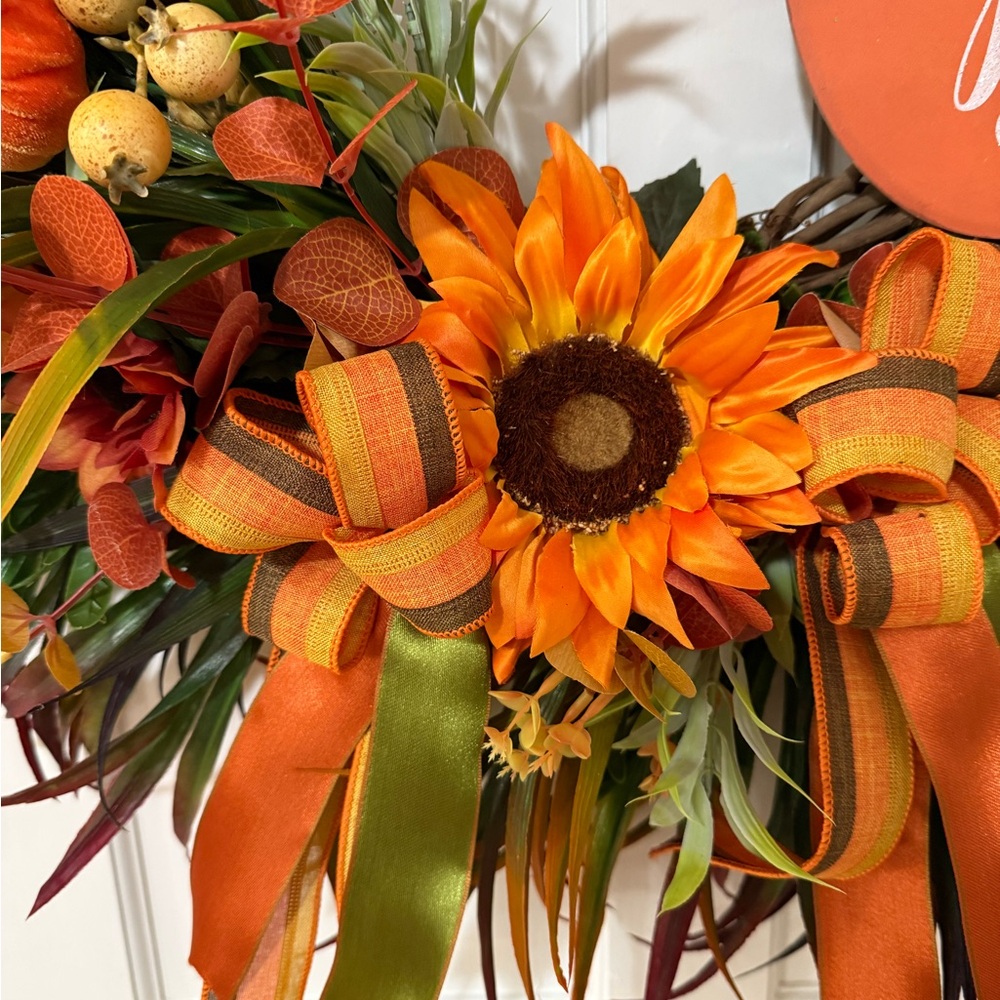 Festive Autumn Wreath with Sunflowers and Pumpkins - Picture 2 of 7